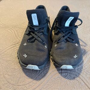 On cloud Running Black and Gray Athletic Shoes
